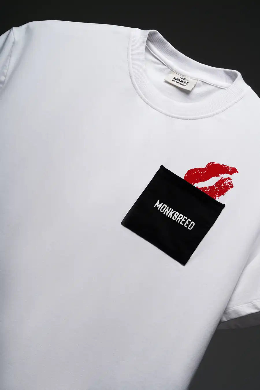 KISSES TEE