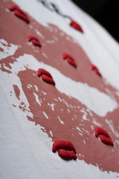 KISSES TEE